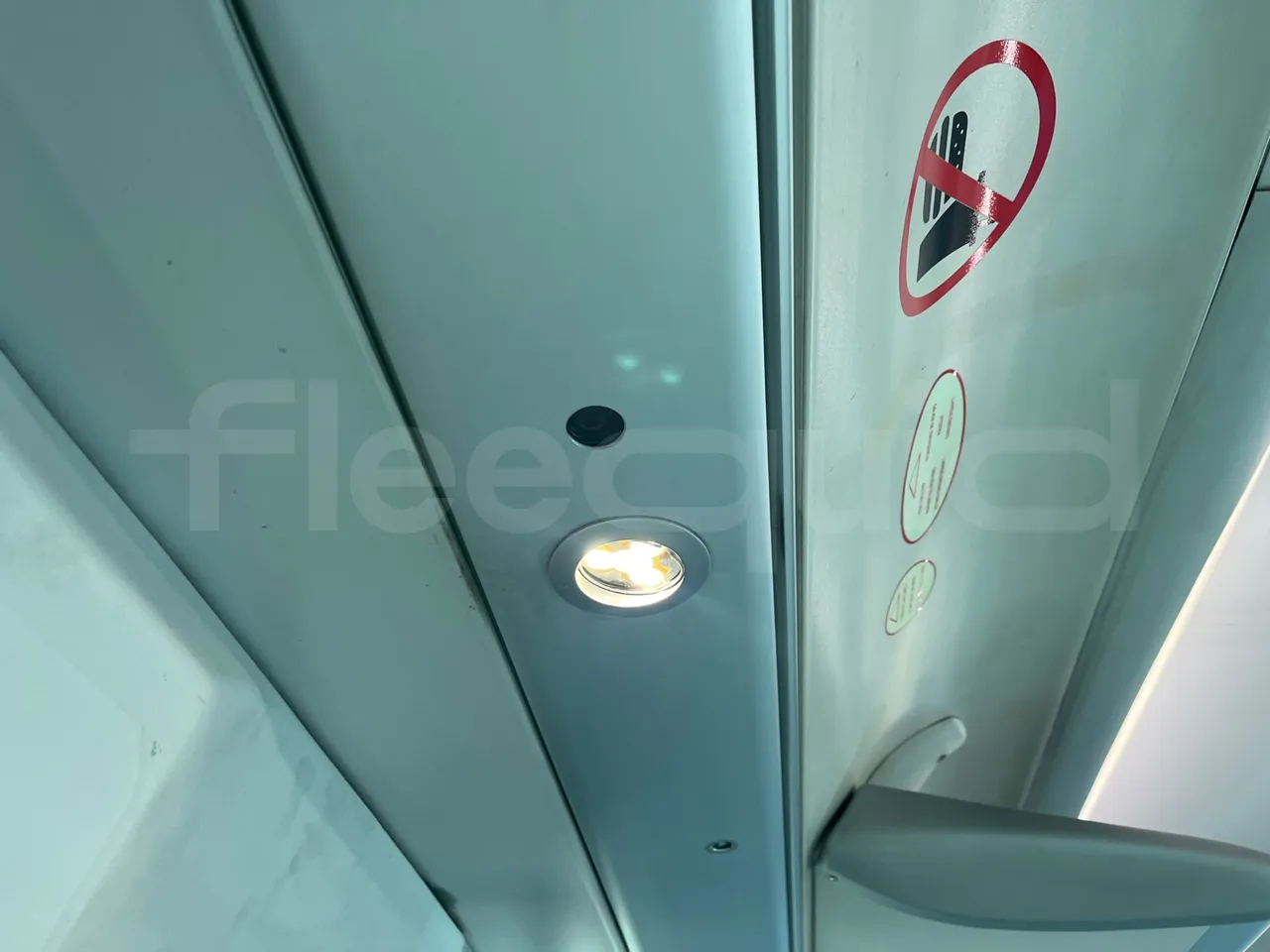 Scania Irizar i4H 14.99 M3 - Euro6 - 302kW - 14.990mt - camera accessories photo