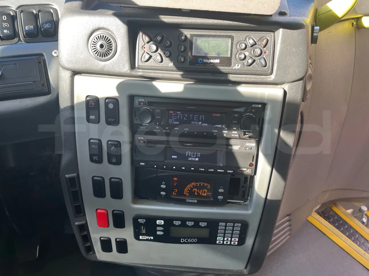 Scania Irizar i4H 14.99 M3 - Euro6 - 302kW - 14.990mt - radio accessories photo