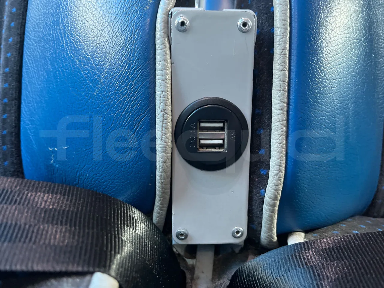 Scania Irizar i4H 14.99 M3 - Euro6 - 302kW - 14.990mt - usb charging detail