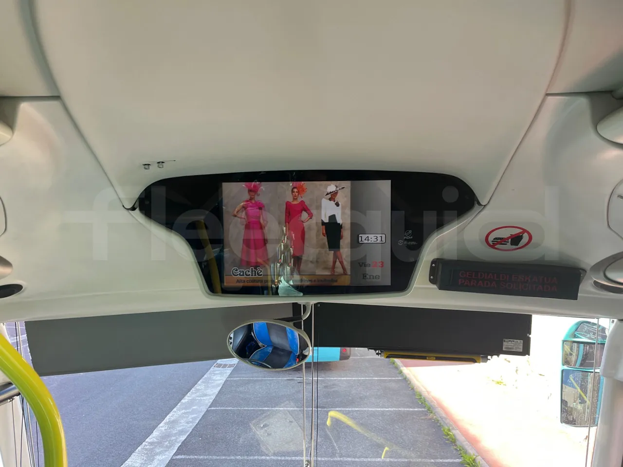 Scania Irizar i4H 14.99 M3 - Euro6 - 302kW - 14.990mt - monitor detail photo