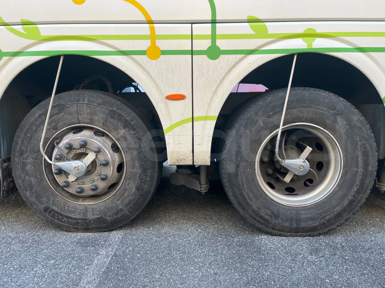 Scania Irizar i4H 14.99 M3 - Euro6 - 302kW - 14.990mt - tread condition front tires left