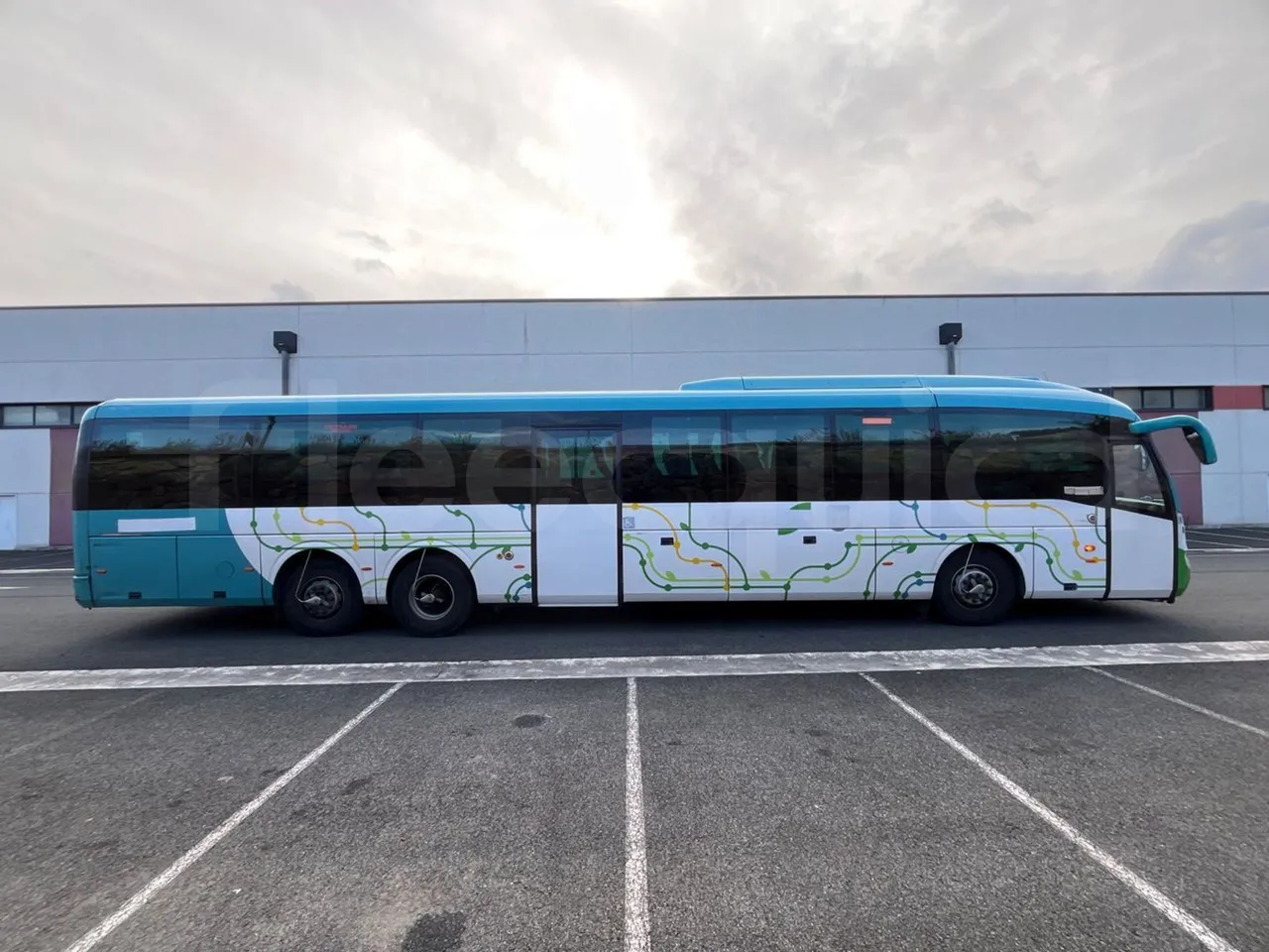 Scania Irizar i4H 14.99 M3 - Euro6 - 302kW - 14.990mt - right side doors closed