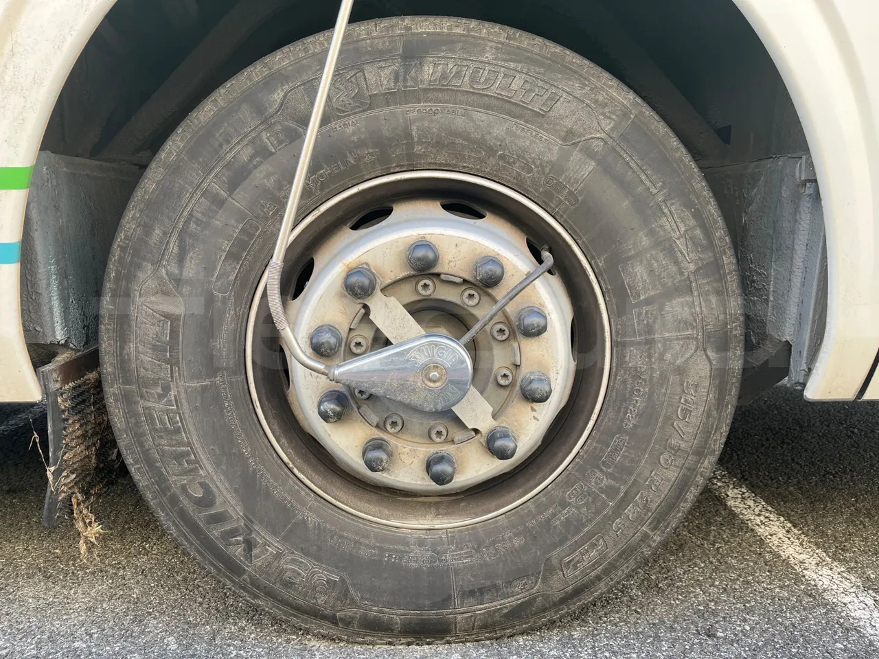 Scania Irizar i4H 14.99 M3 - Euro6 - 302kW - 14.990mt - front left tire measurements