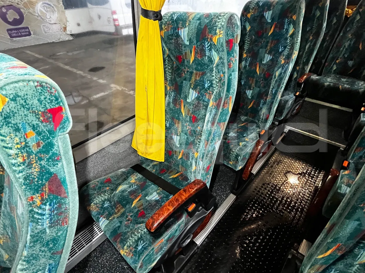 Iveco Daily A50C - Euro3 - 107kW - 6.948mt - armrest detail photo