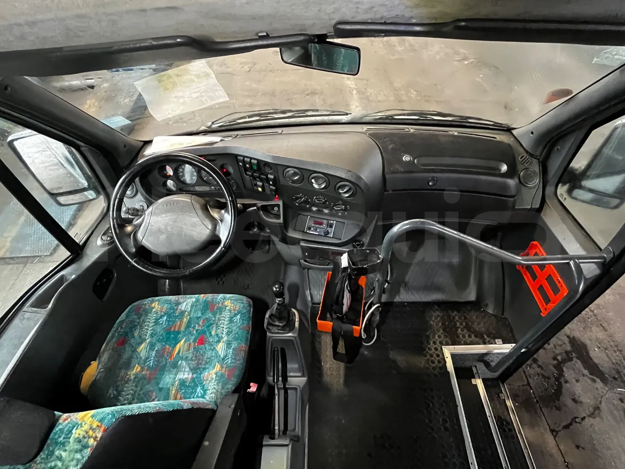 Iveco Daily A50C - Euro3 - 107kW - 6.948mt - buttons panels on