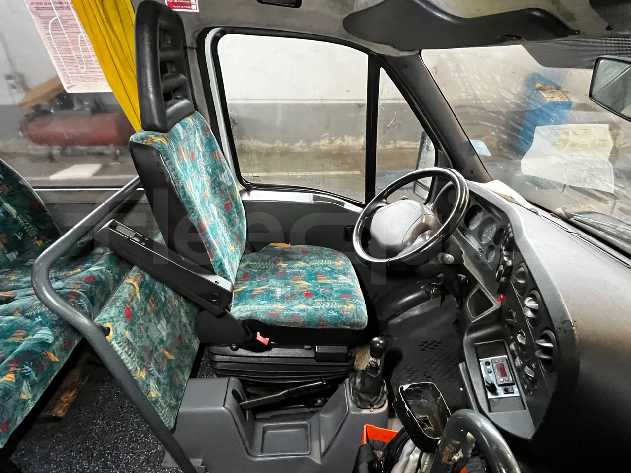 Iveco Daily A50C - Euro3 - 107kW - 6.948mt - usb charging detail