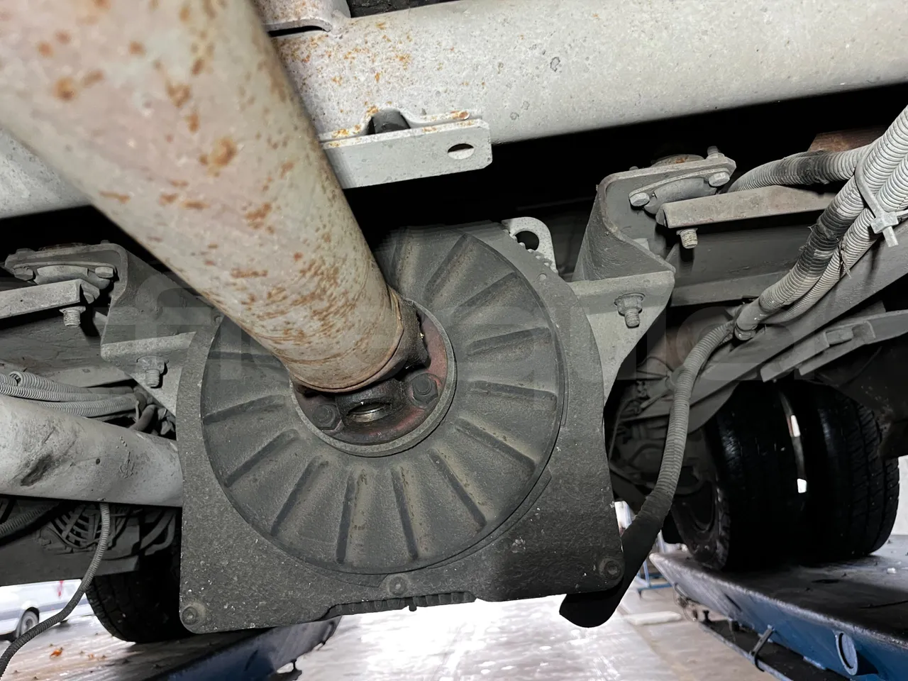 Iveco Daily A50C - Euro3 - 107kW - 6.948mt - exhaust photo