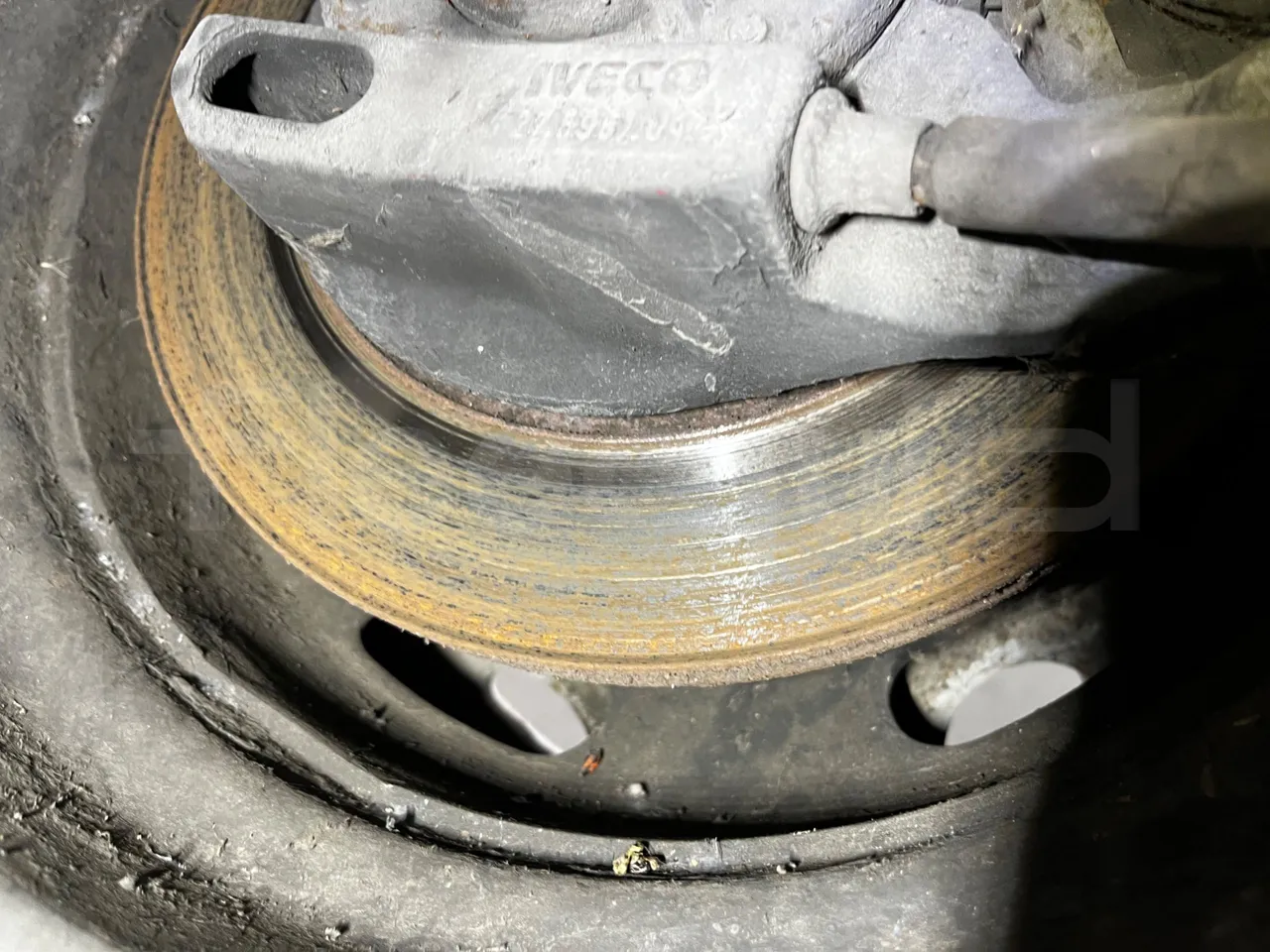 Iveco Daily A50C - Euro3 - 107kW - 6.948mt - front discs left