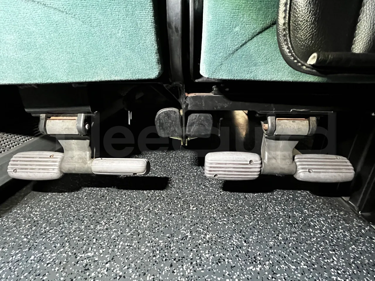 Iveco Daily A50C - Euro3 - 107kW - 6.948mt - power outlets detail