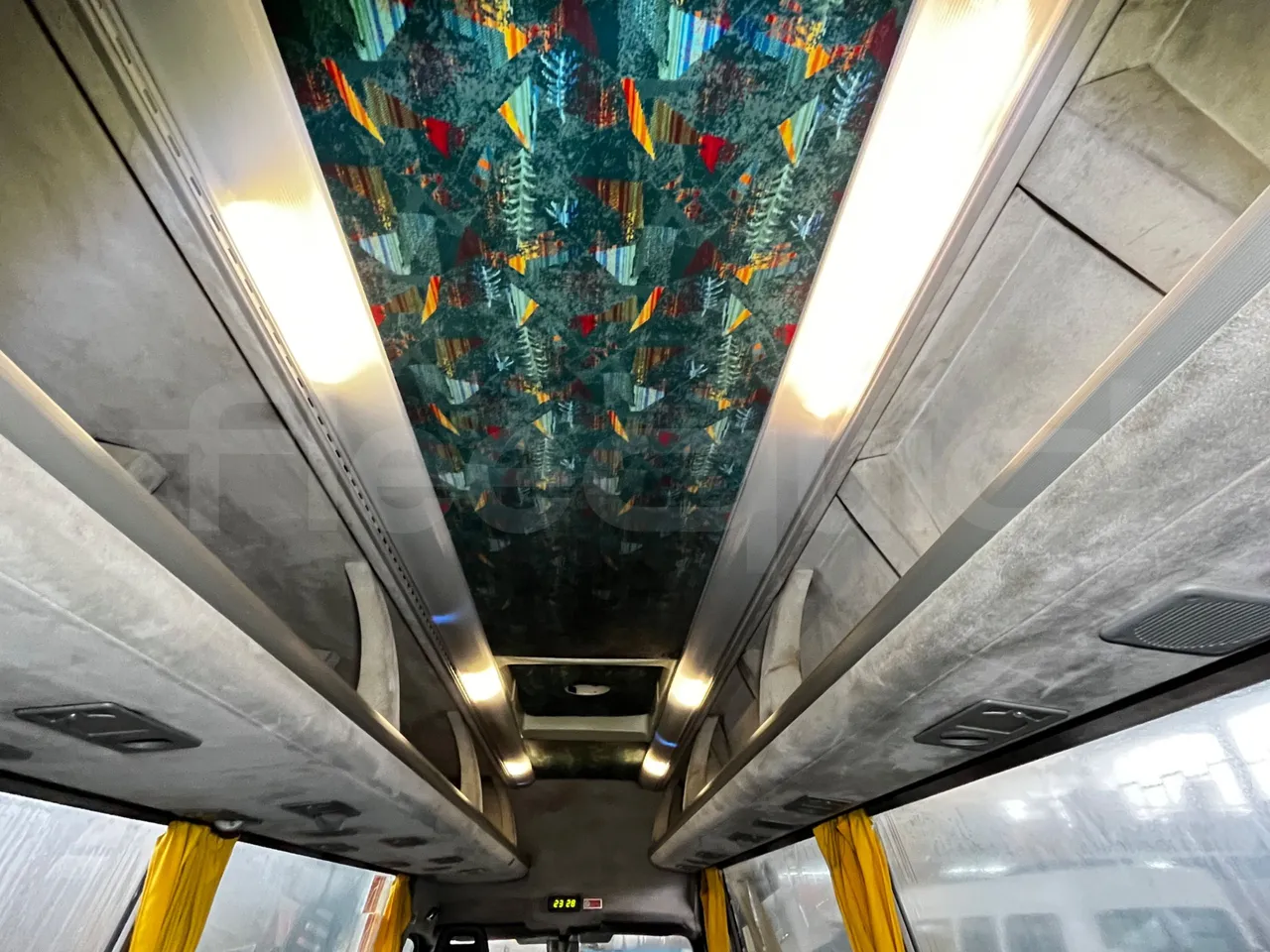 Iveco Daily A50C - Euro3 - 107kW - 6.948mt - overhead compartments photo