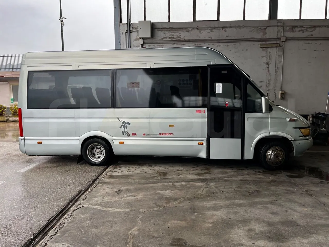 Iveco Daily A50C - Euro3 - 107kW - 6.948mt - right side doors closed