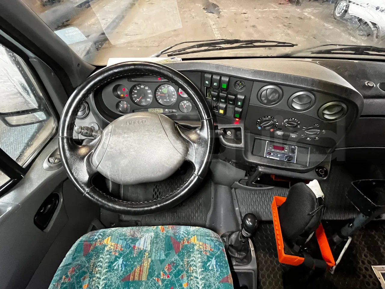 Iveco Daily A50C - Euro3 - 107kW - 6.948mt - steering wheel photo