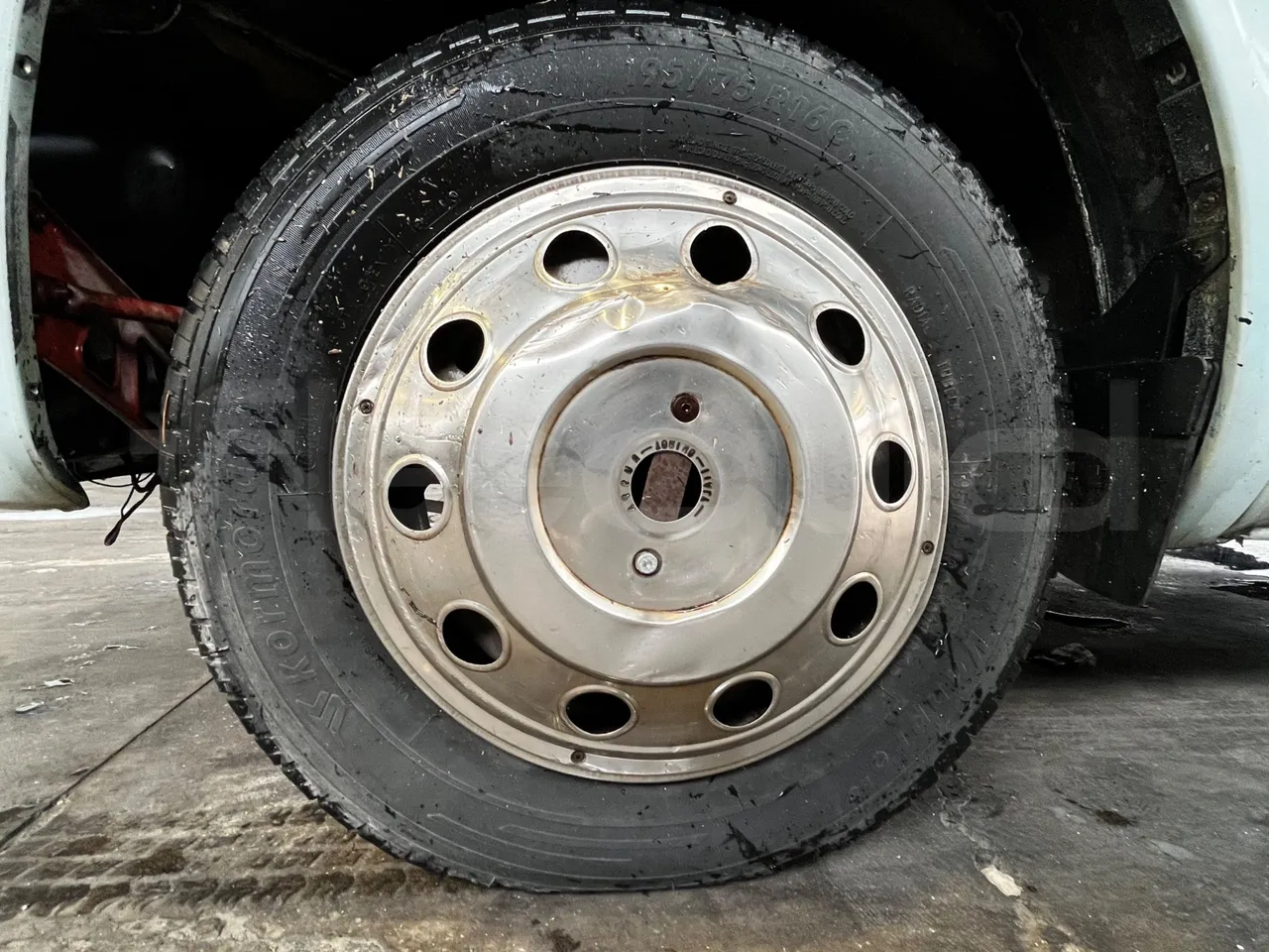 Iveco Daily A50C - Euro3 - 107kW - 6.948mt - front left tire measurements