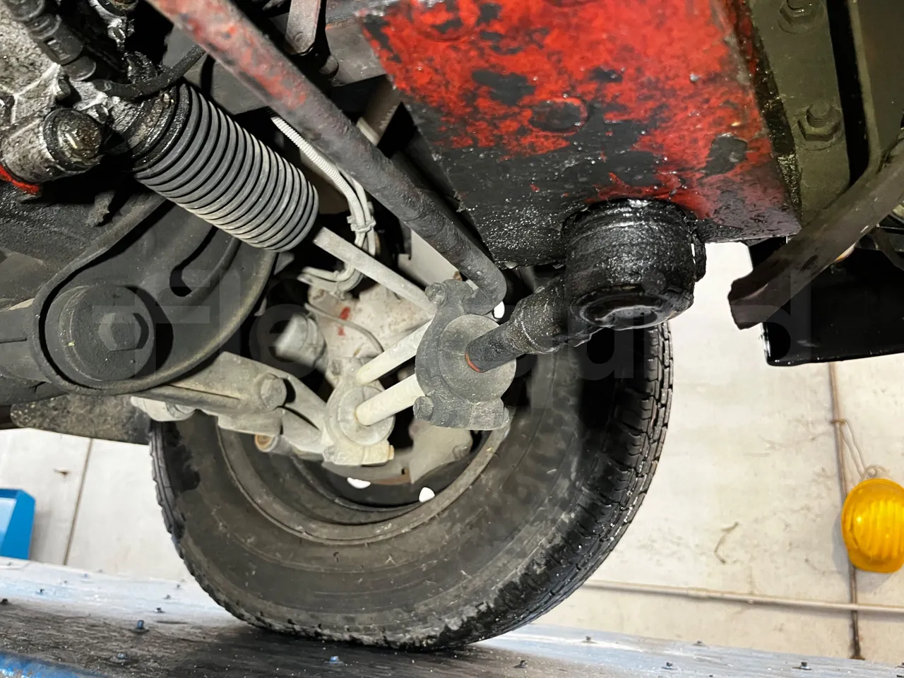 Iveco Daily A50C - Euro3 - 107kW - 6.948mt - front axle left side