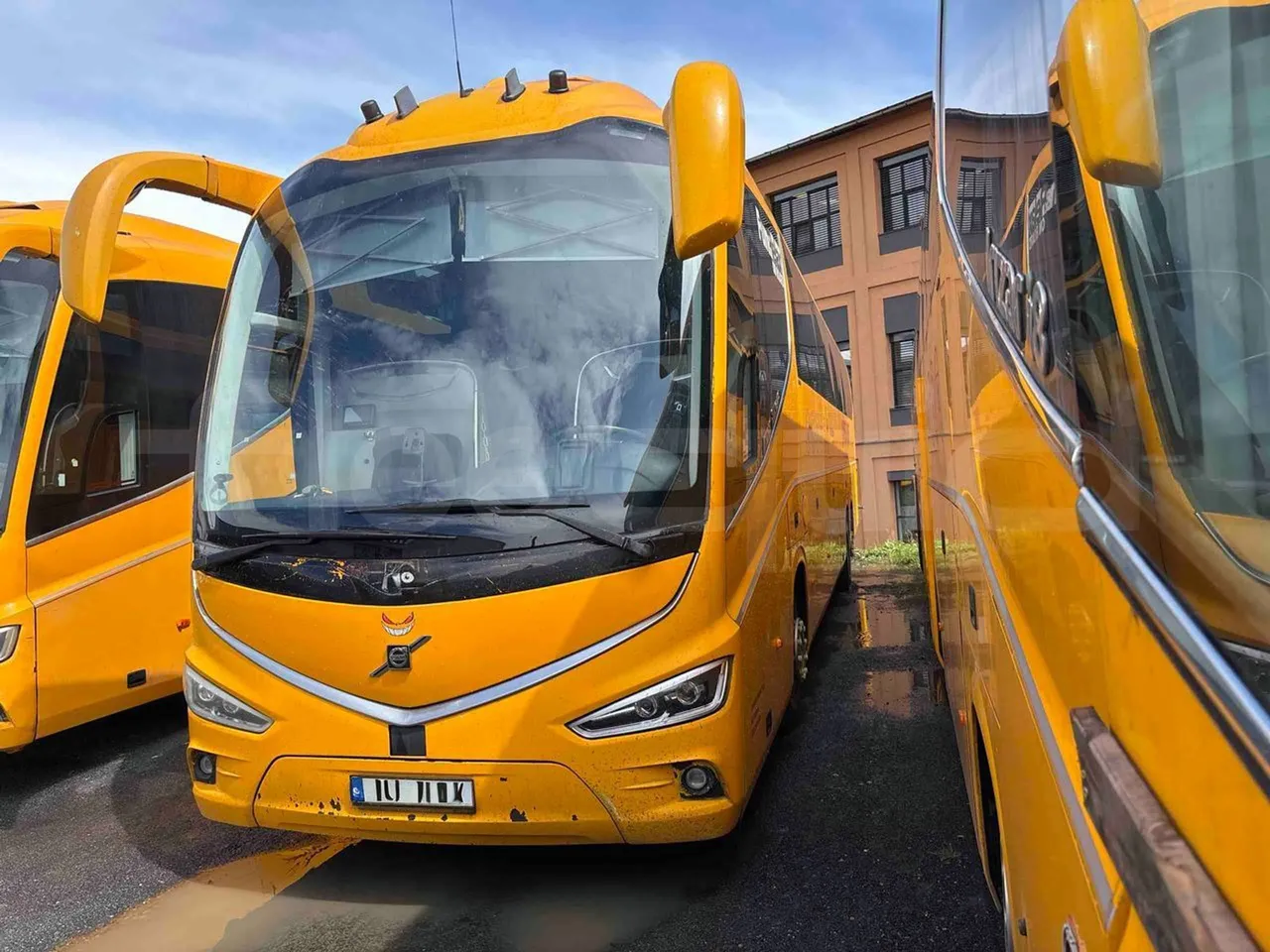 Irizar Volvo - 3/4 front left
