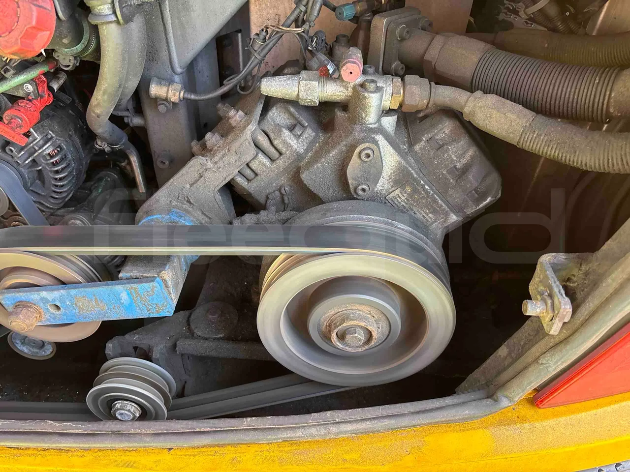 Irizar Volvo - air conditioning compressor