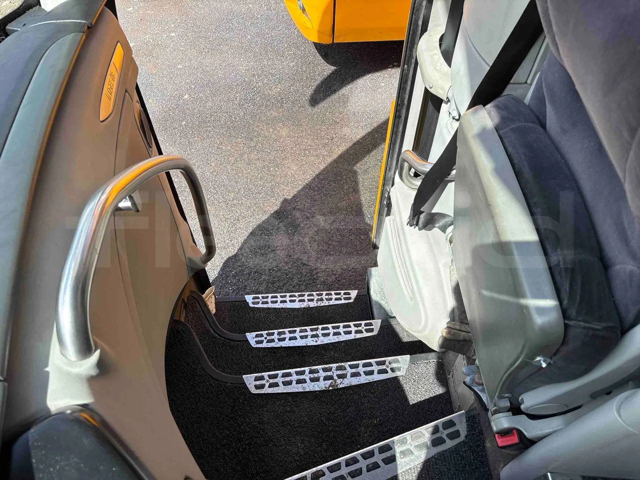 Irizar Volvo - handrails photo
