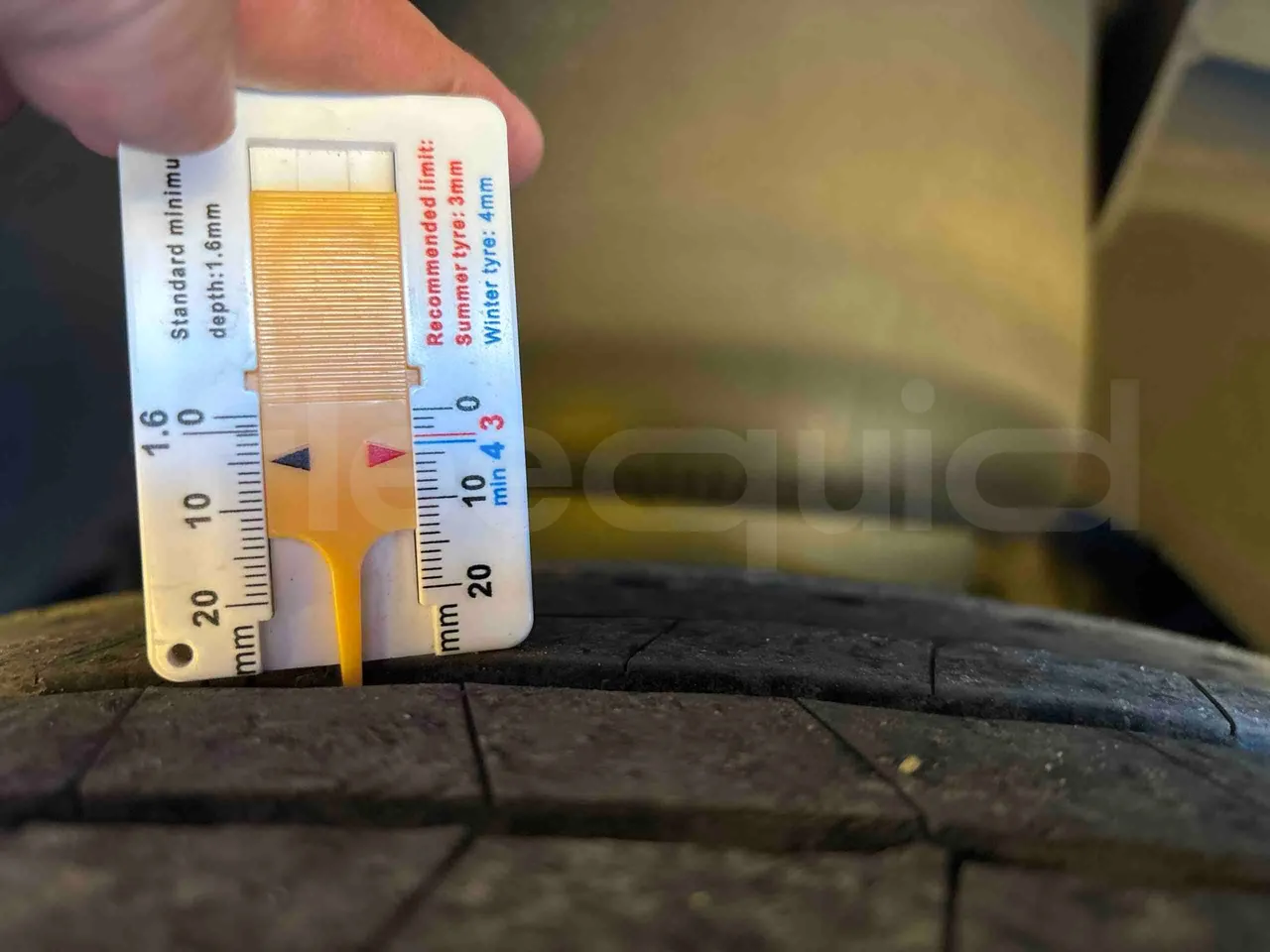 Irizar Volvo - tread condition front tires right