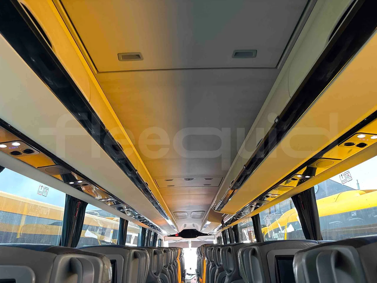 Irizar Volvo - overhead compartments photo