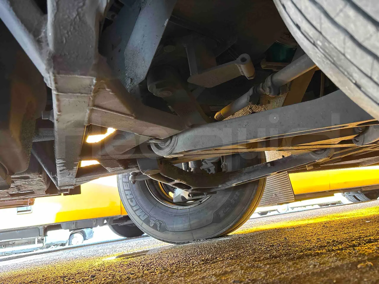 Irizar Volvo - front axle left side