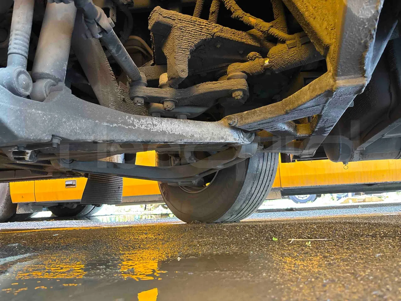 Irizar Volvo - front axle right side