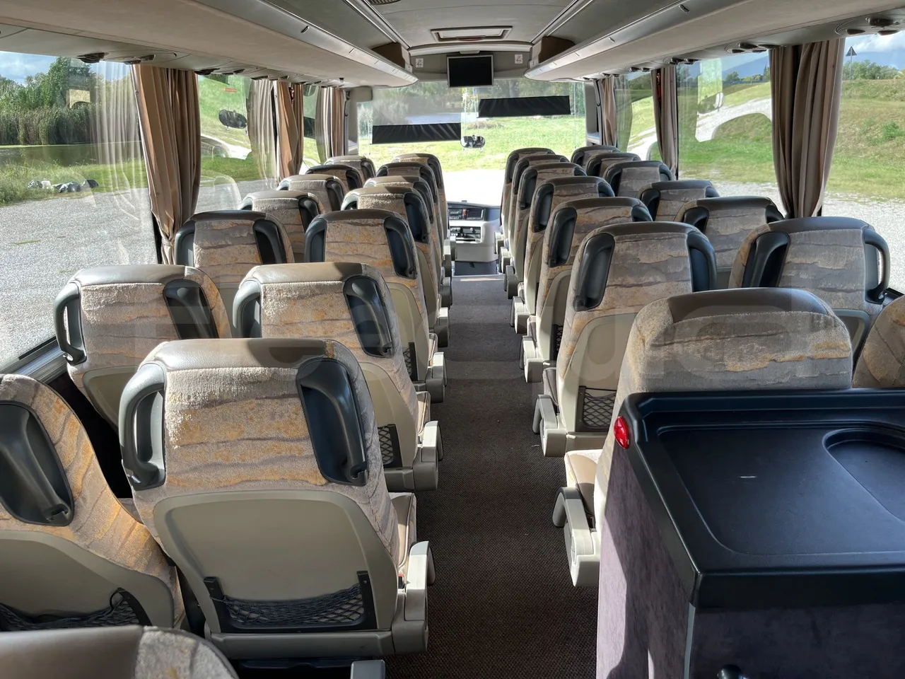 Vdl Futura - Forward Seats From Middle Position