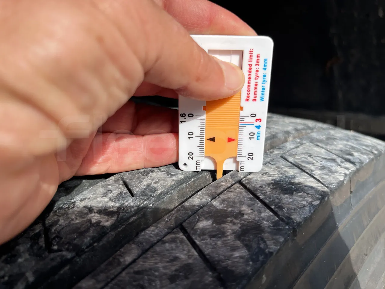 Vdl Futura - Second Axle Left Side: Tyre Thickness