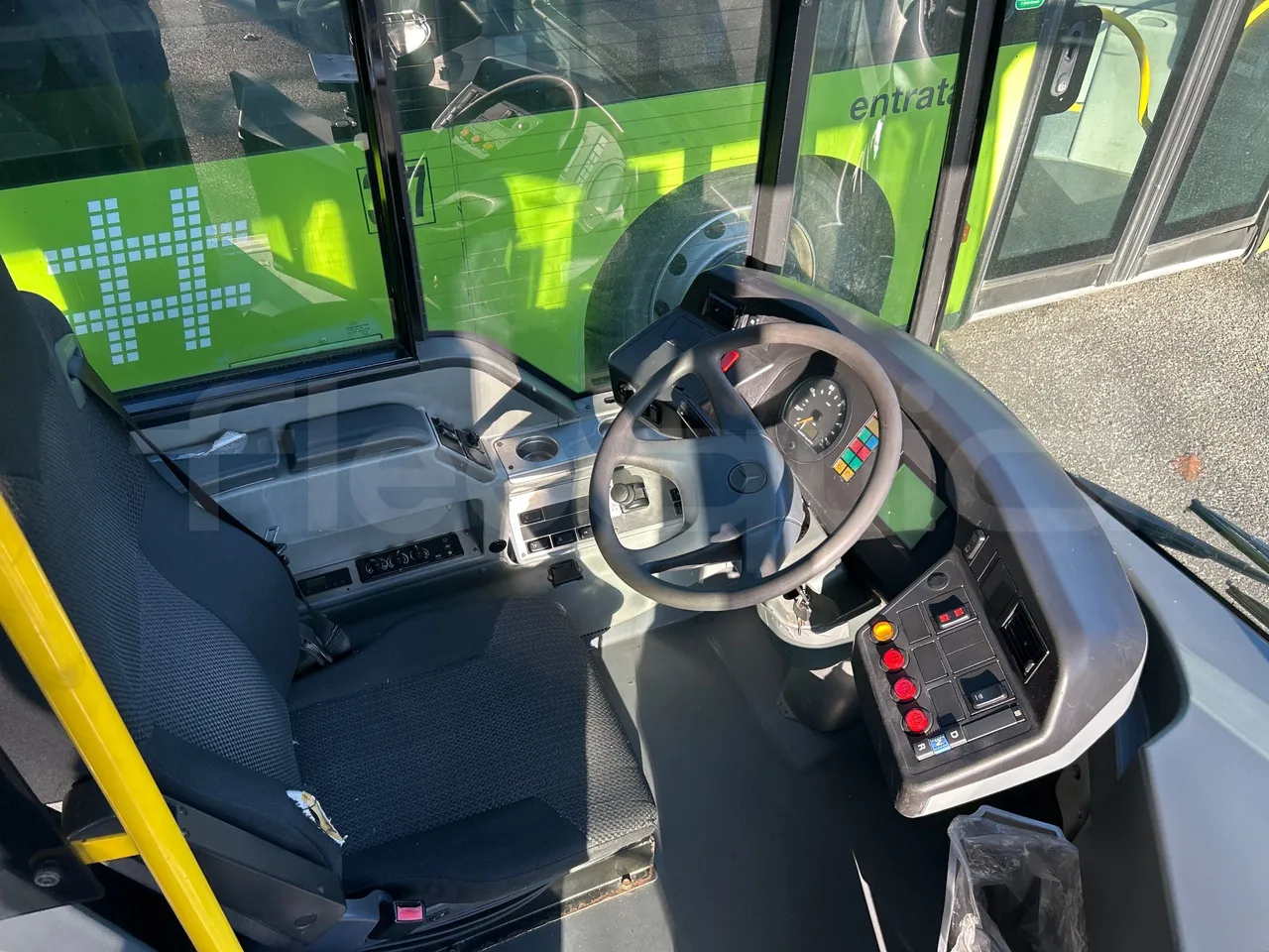 Mercedes-Benz Citaro O 530 LE - Euro5 - 220kW - 13.057mt - buttons panels on