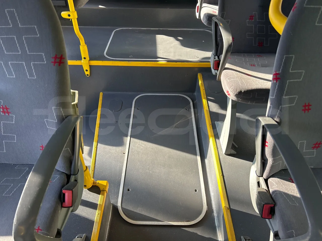 Mercedes-Benz Citaro O 530 LE - Euro5 - 220kW - 13.057mt - floor hatches photo