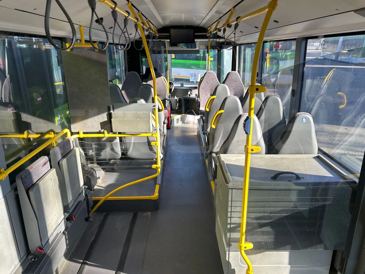 Mercedes-Benz Citaro O 530 LE - Euro5 - 220kW - 13.057mt - forward view middle aisle