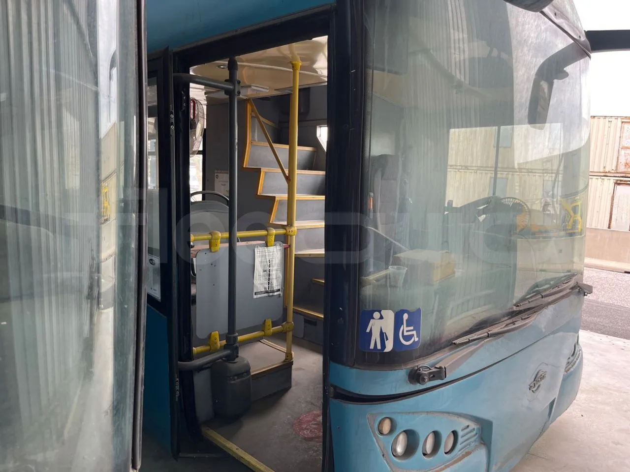 Volvo Urbis B7L/ Euro 3 - 184 Kw - 12 Mt - front door 1 open