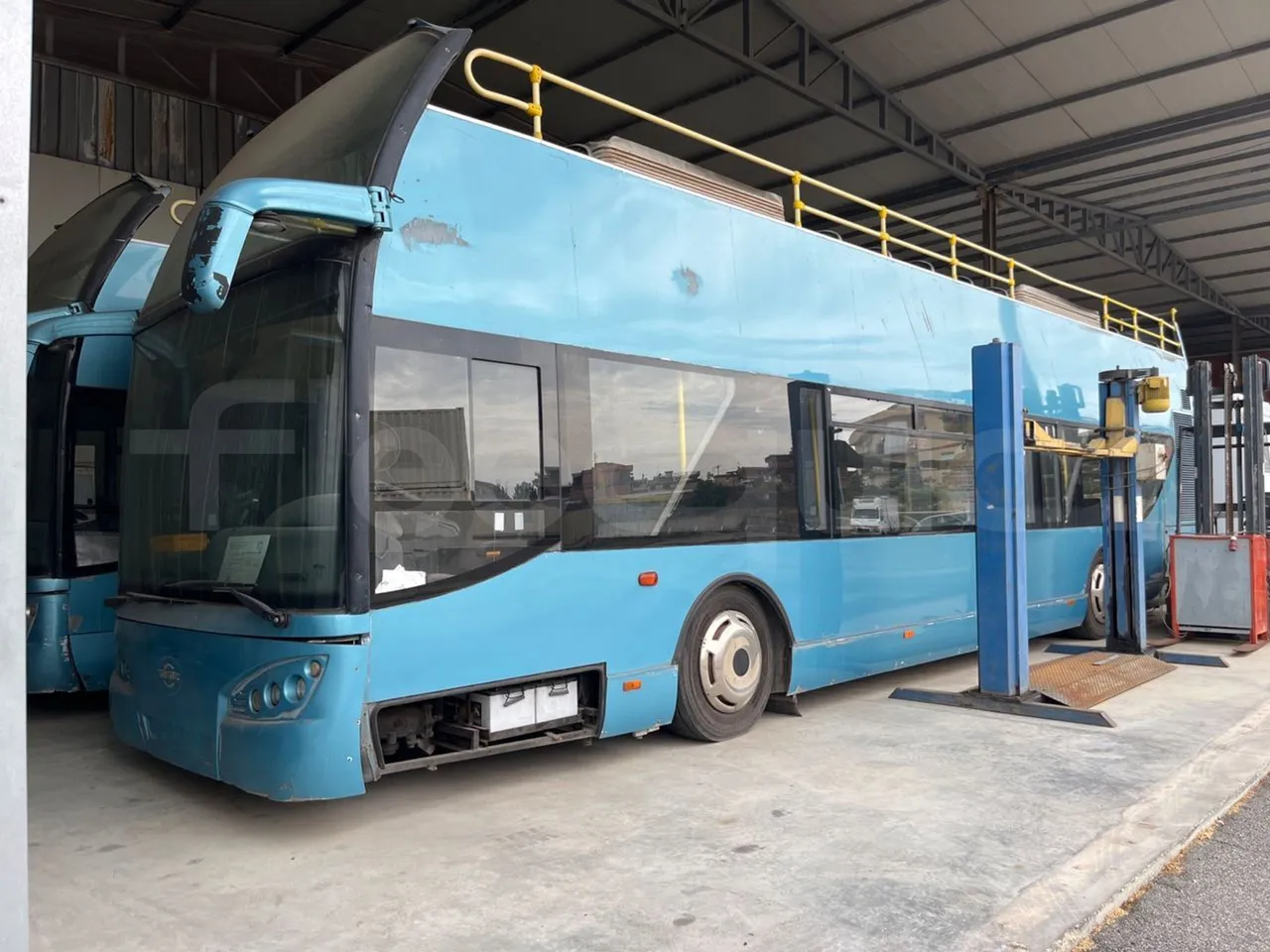 Volvo Urbis B7L/ Euro 3 - 184 Kw - 12 Mt - 3/4 front left