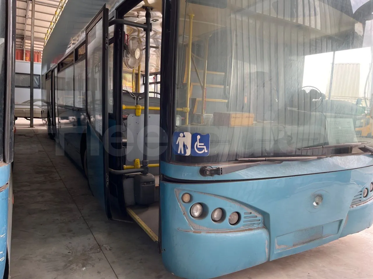 Volvo Urbis B7L/ Euro 3 - 184 Kw - 12 Mt - 3/4 front right doors