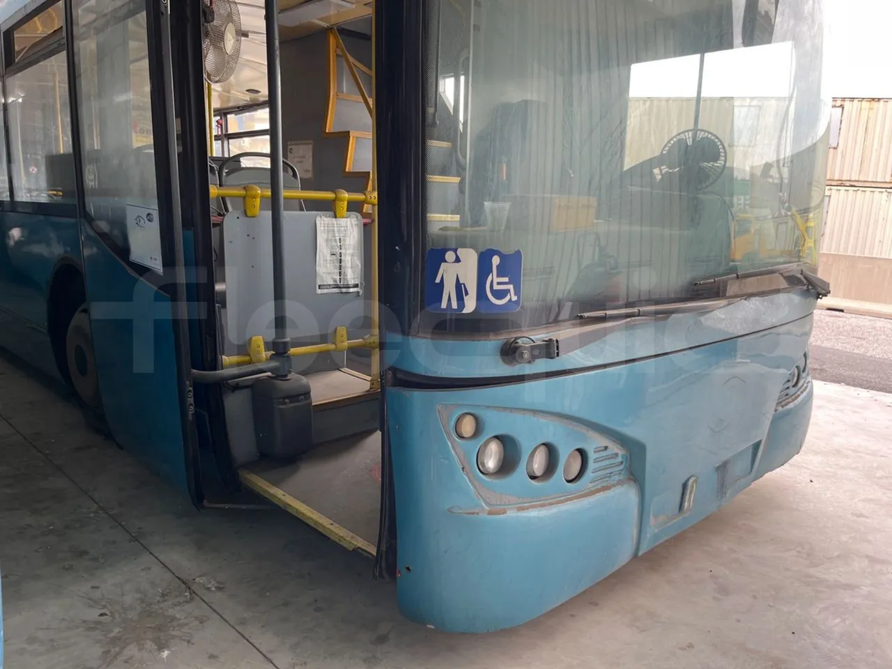 Volvo Urbis B7L/ Euro 3 - 184 Kw - 12 Mt - 3/4 right front doors open
