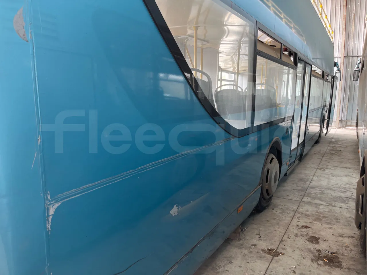 Volvo Urbis B7L/ Euro 3 - 184 Kw - 12 Mt - 3/4 right rear doors closed