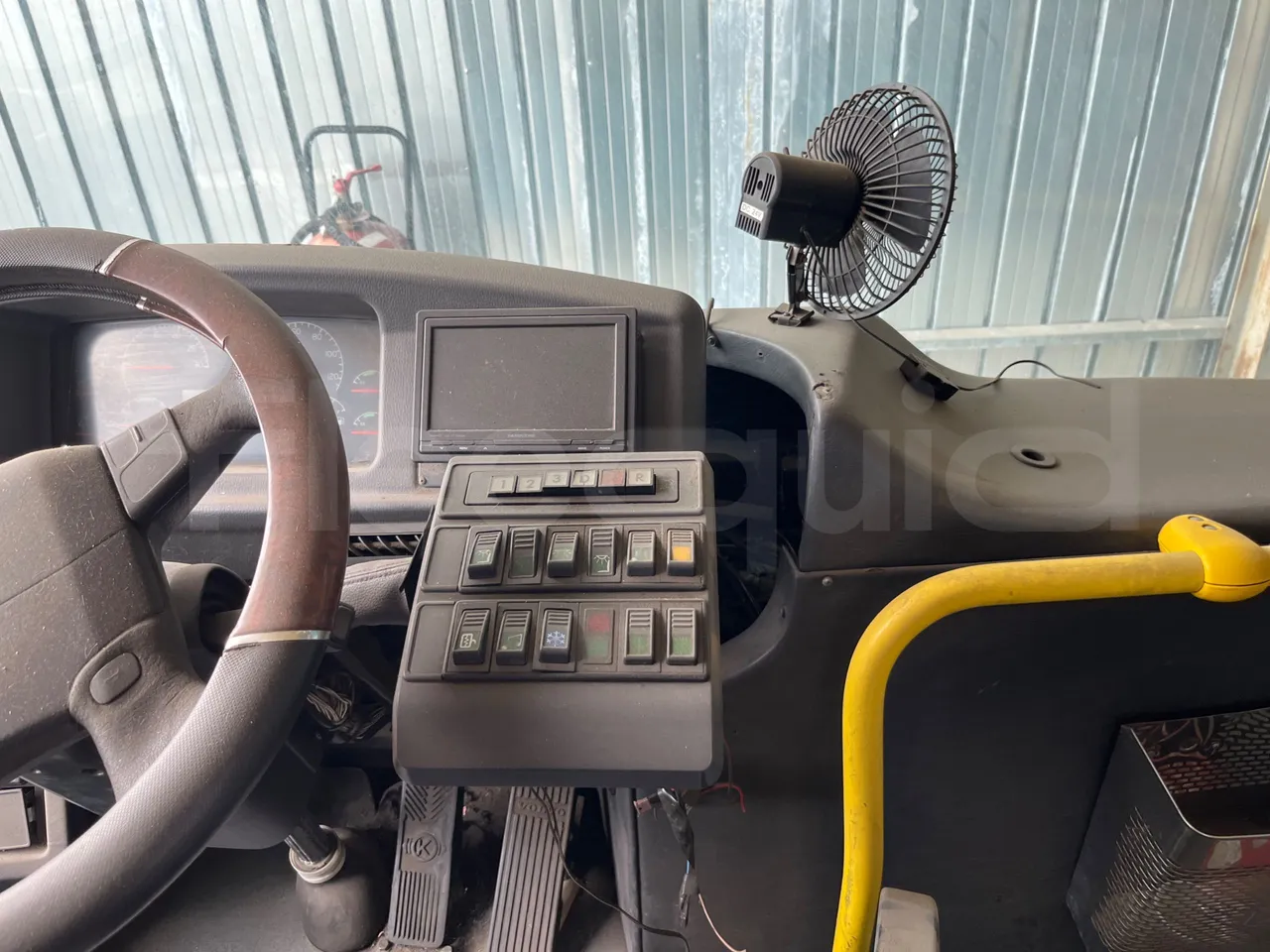 Volvo Urbis B7L/ Euro 3 - 184 Kw - 12 Mt - radio accessories photo