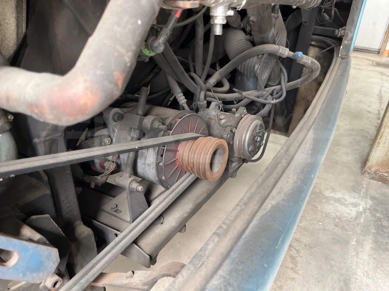 Volvo Urbis B7L/ Euro 3 - 184 Kw - 12 Mt - air conditioning compressor
