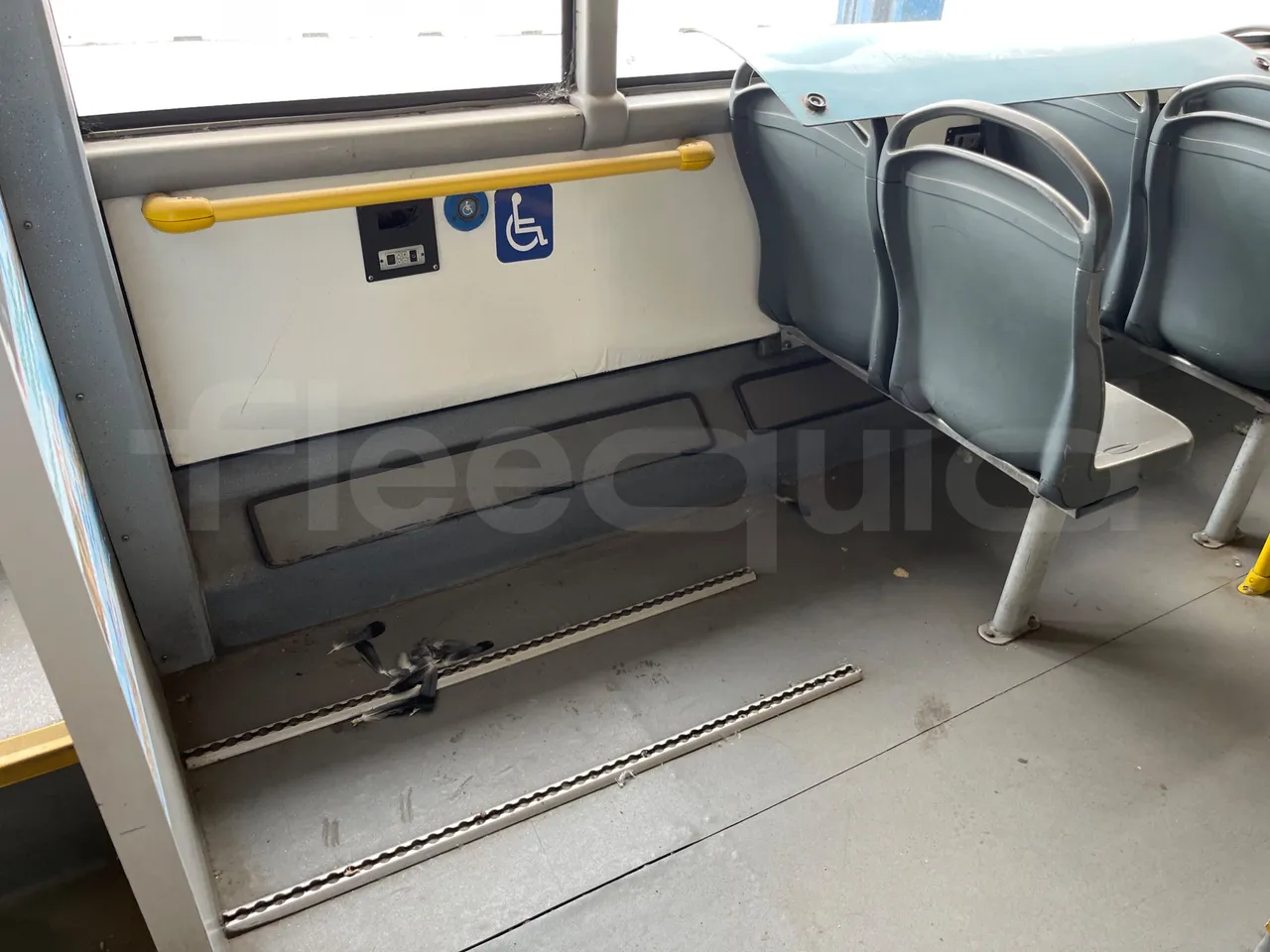 Volvo Urbis B7L/ Euro 3 - 184 Kw - 12 Mt - disabled area photo