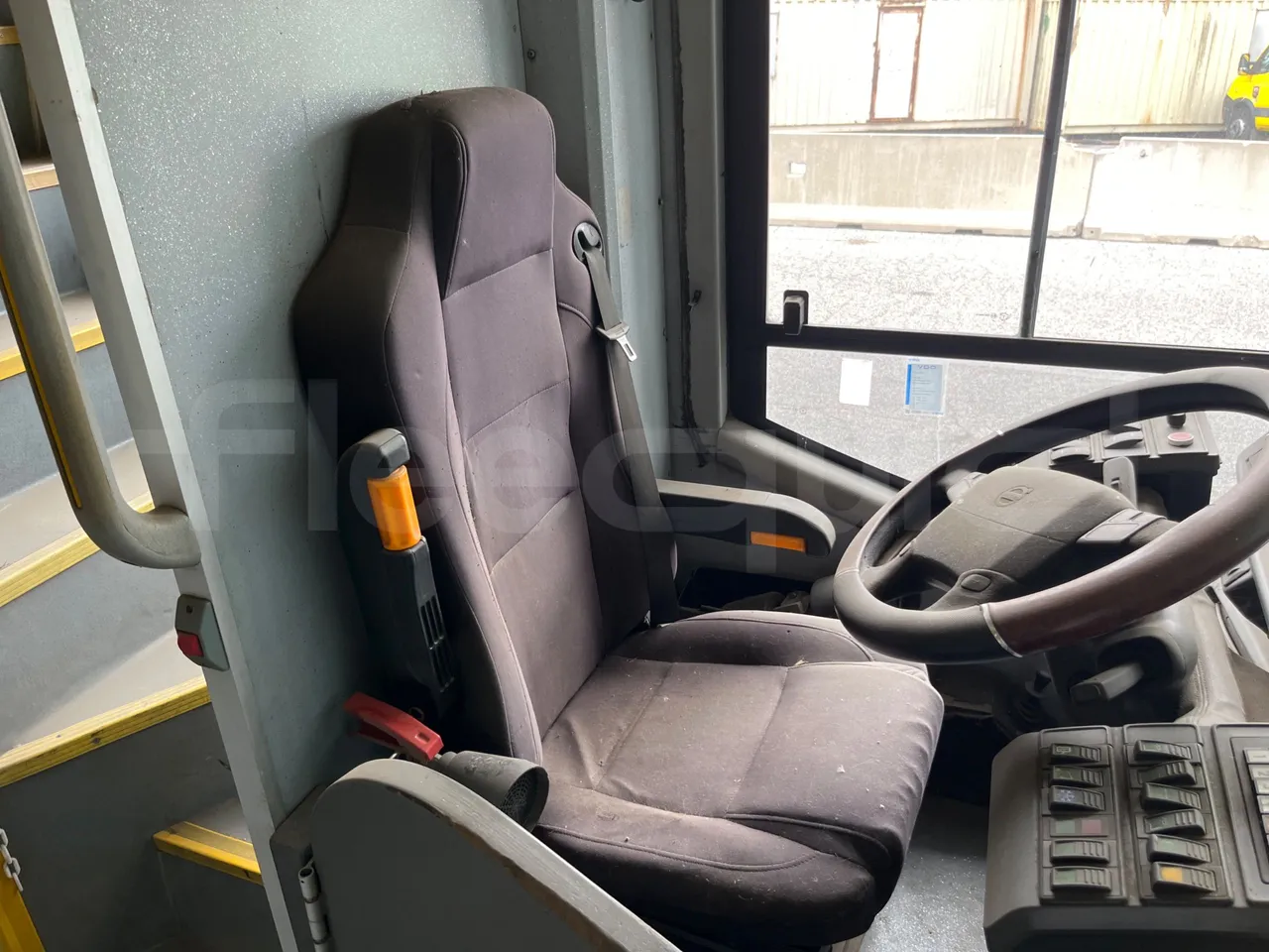 Volvo Urbis B7L/ Euro 3 - 184 Kw - 12 Mt - driver's seat photo