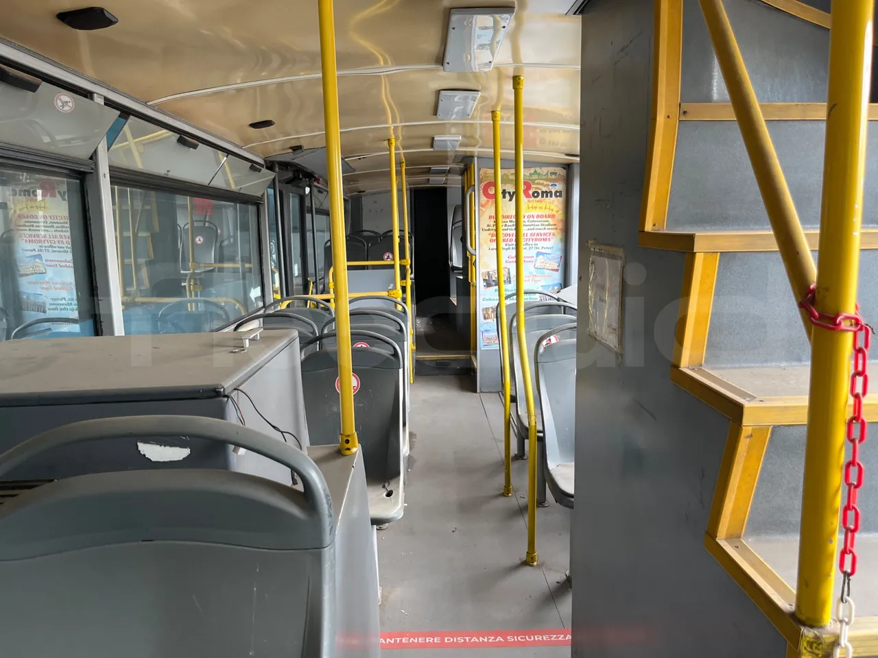 Volvo Urbis B7L/ Euro 3 - 184 Kw - 12 Mt - interior reverse seats driver height