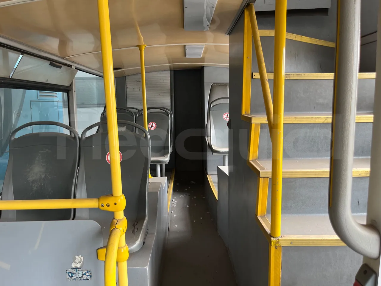 Volvo Urbis B7L/ Euro 3 - 184 Kw - 12 Mt - reverse view middle aisle