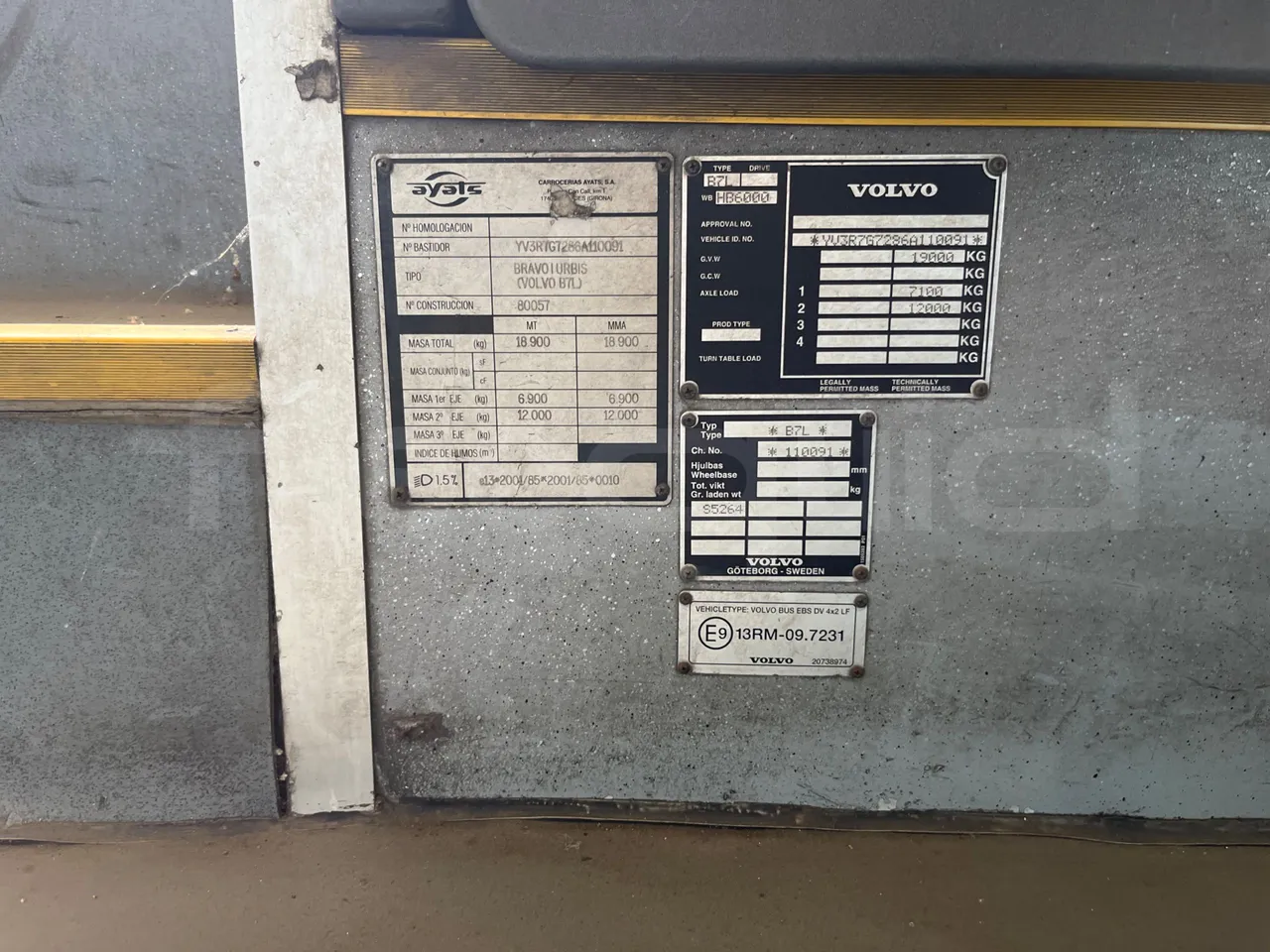 Volvo Urbis B7L/ Euro 3 - 184 Kw - 12 Mt - vehicle plate photo