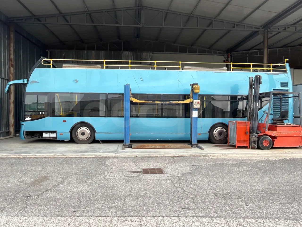 Volvo Urbis B7L/ Euro 3 - 184 Kw - 12 Mt - left side photo