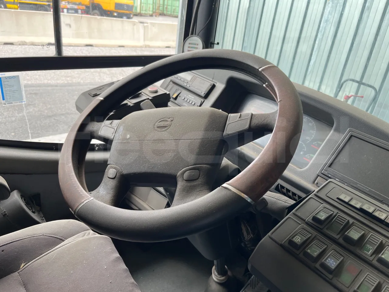 Volvo Urbis B7L/ Euro 3 - 184 Kw - 12 Mt - steering wheel photo