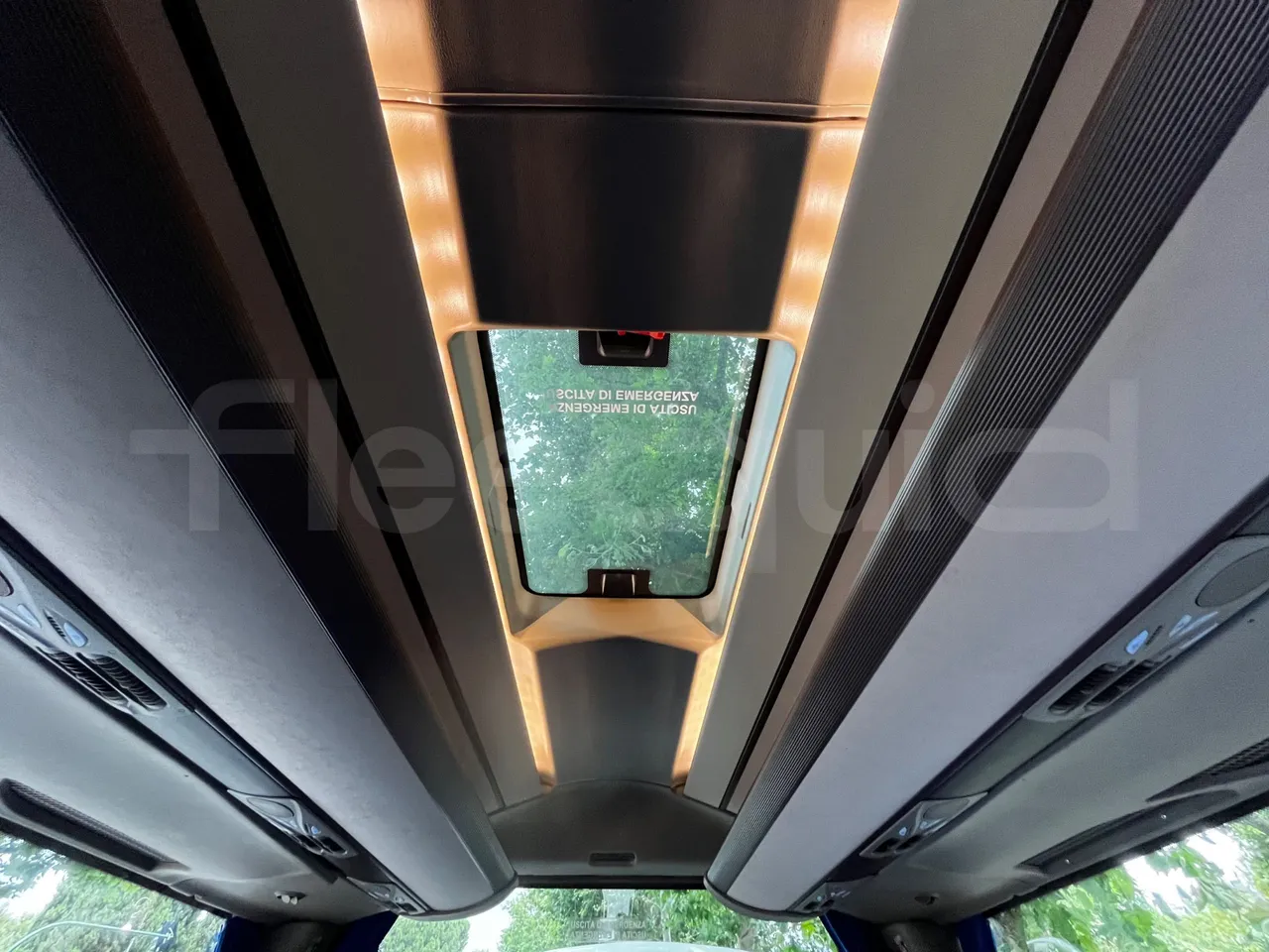 Iveco Magelys - roof hatch 1