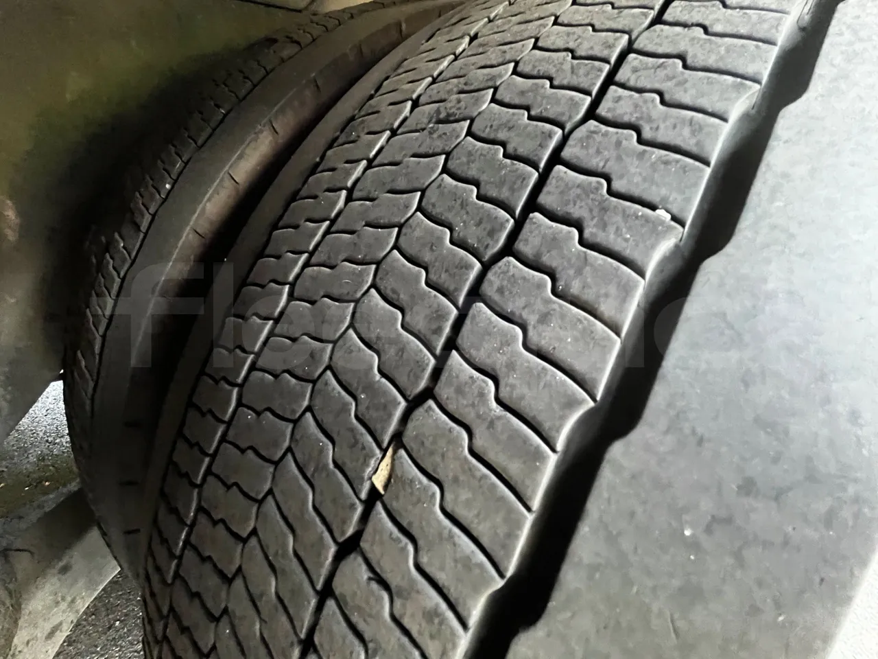 Iveco Magelys - tread condition second axle tires left