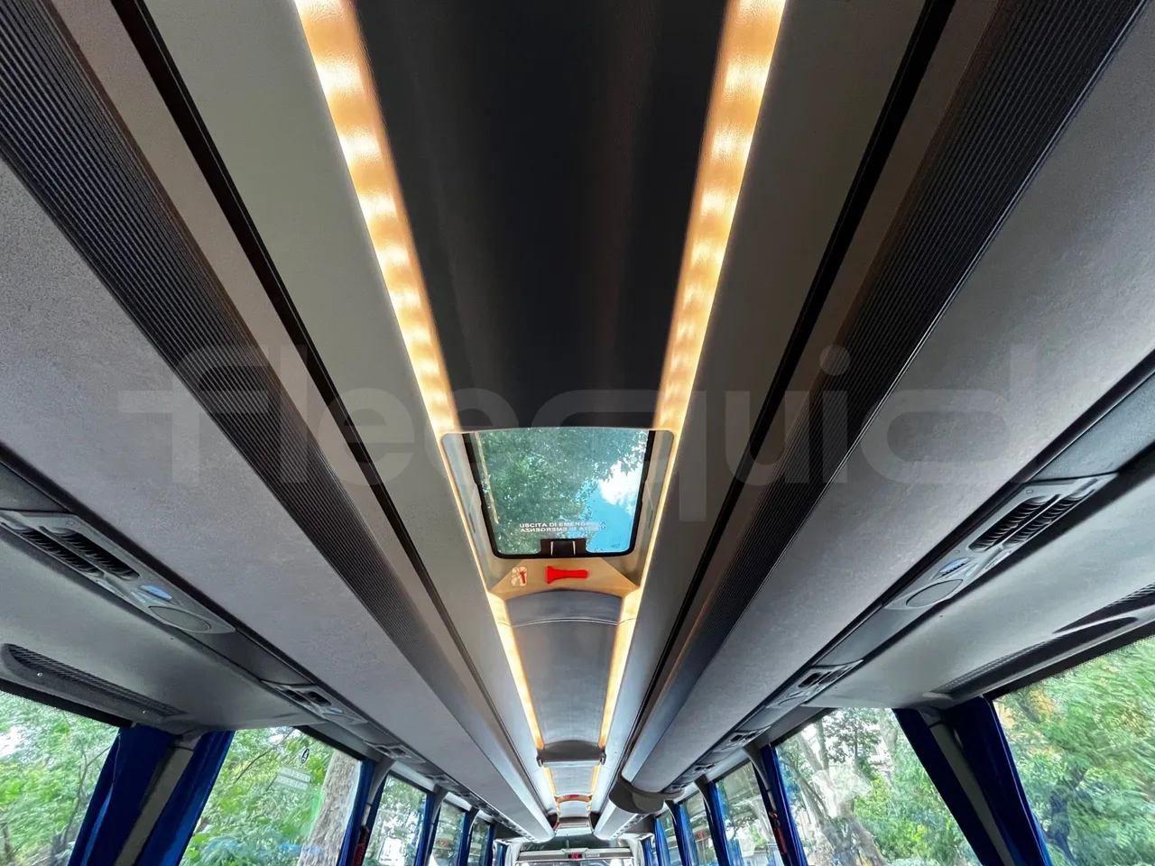 Iveco Magelys - overhead compartments photo