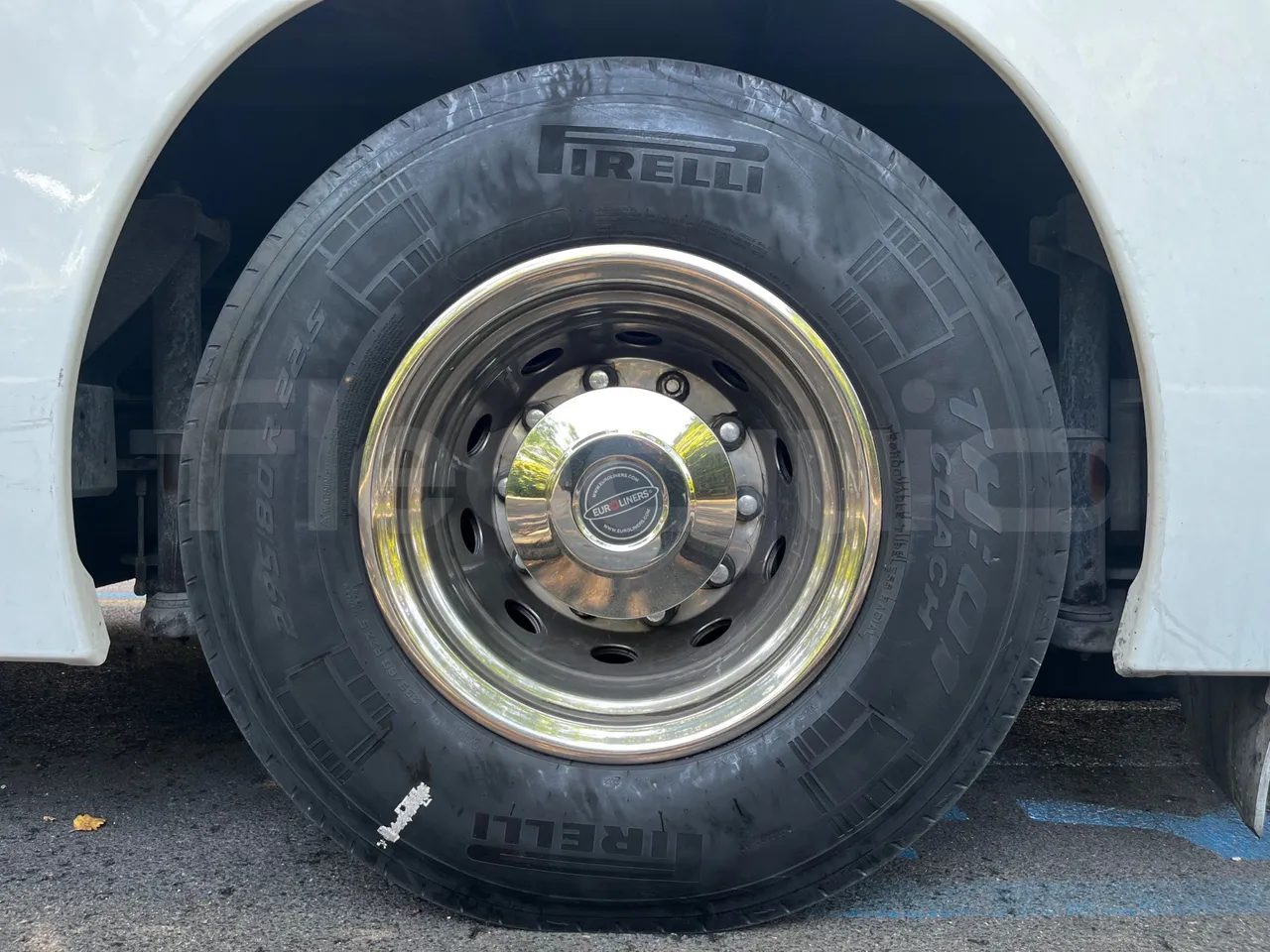Iveco Magelys - rear left tire photo