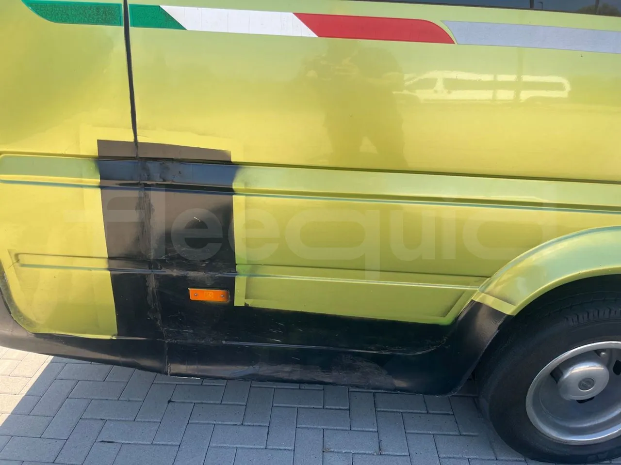 Mercedes-Benz Sprinter 416CD - EUR3 - 115kW - 6.995 - 3/4 right front doors open