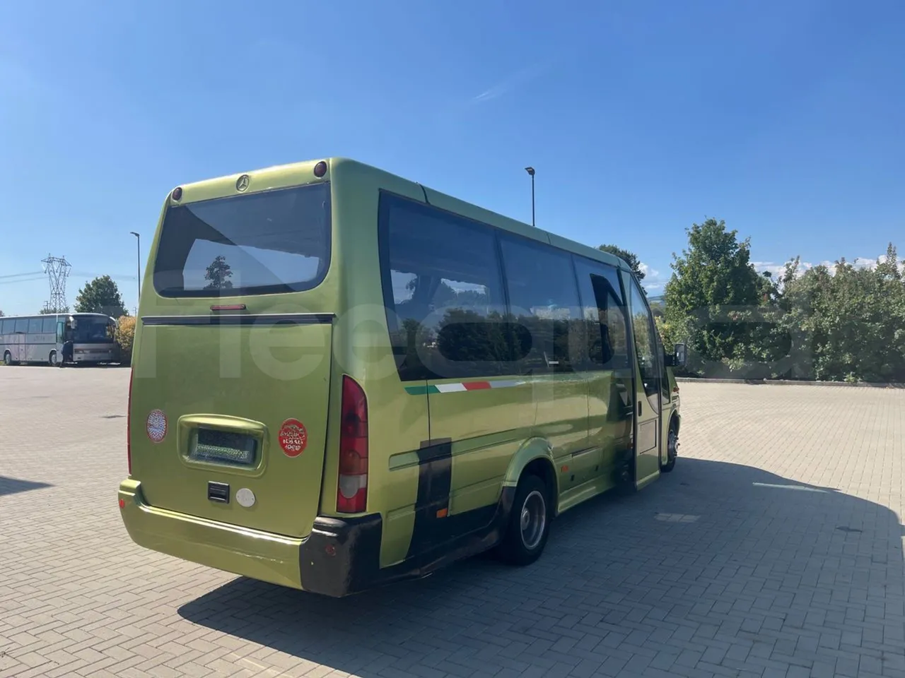 Mercedes-Benz Sprinter 416CD - EUR3 - 115kW - 6.995 - 3/4 right rear doors closed